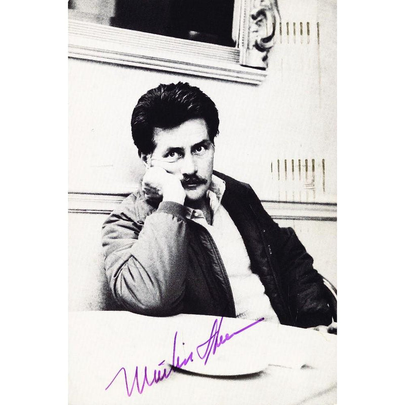 Martin Sheen - Autograph - Signed Black and White Photograph