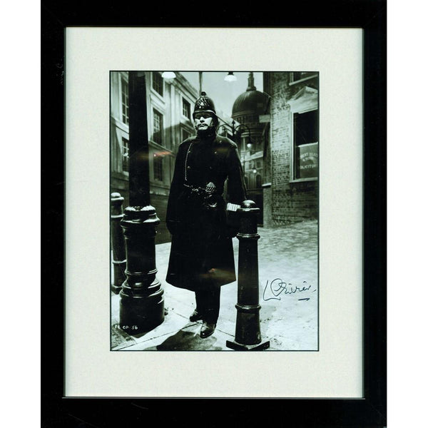 Laurence Olivier - Autograph - Signed Black and White Photograph